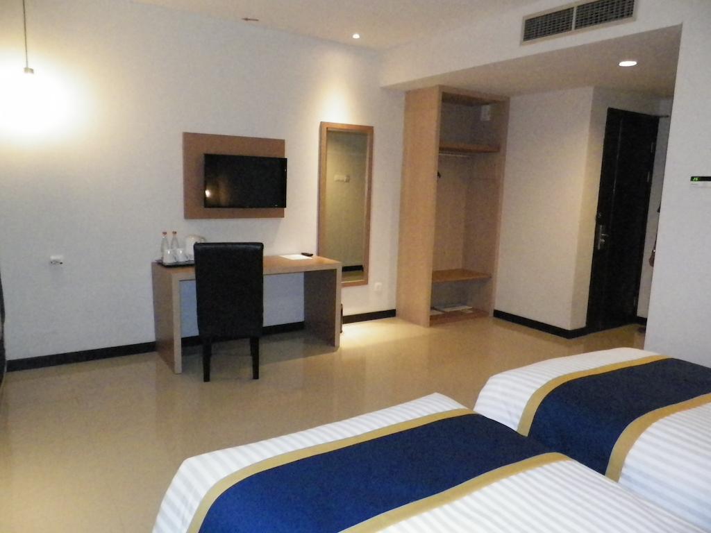 D'Best Hotel Pasar Baru Bandung Exterior foto